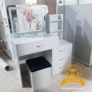 Ban trang diem nhua dai loan 3 ngan keo nho, 1 ngan keo lon, ke de do tien dung MT 09011