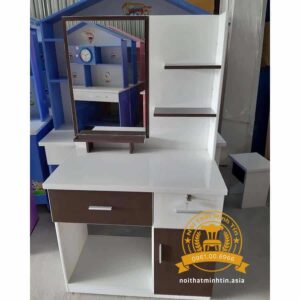 Ban trang diem nhua dai loan thiet ke tien dung MT 09006