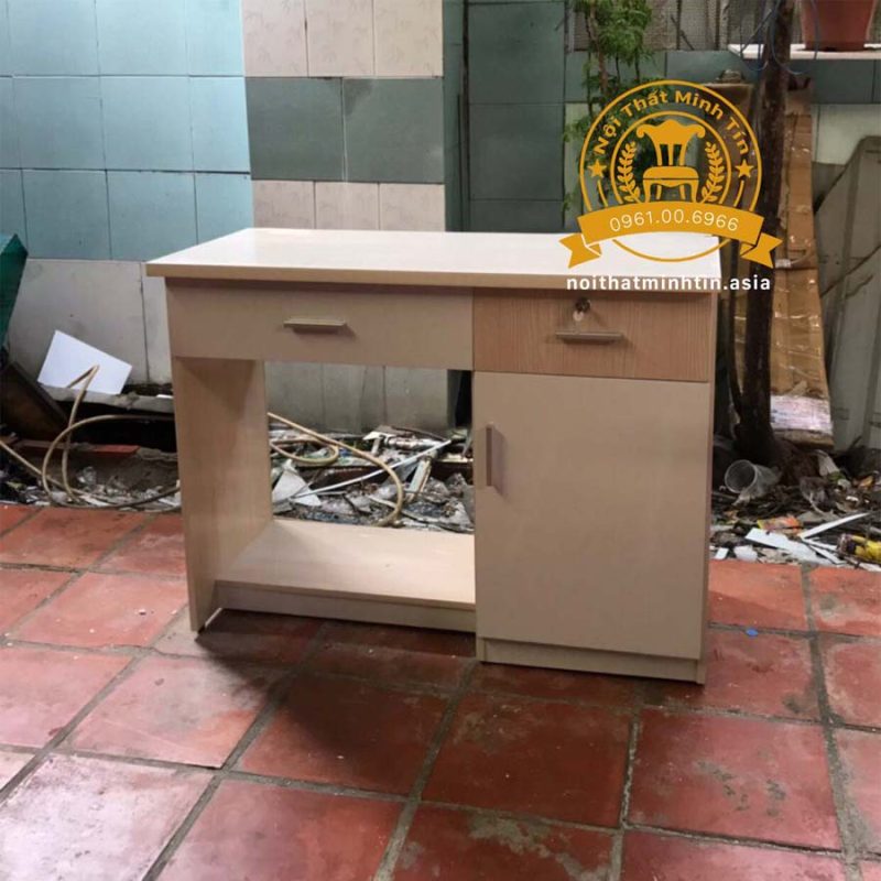 Ban lam viec nhua Dai Loan ben bi MT 002103